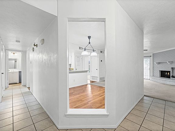 4th image of 525 Alva Dr