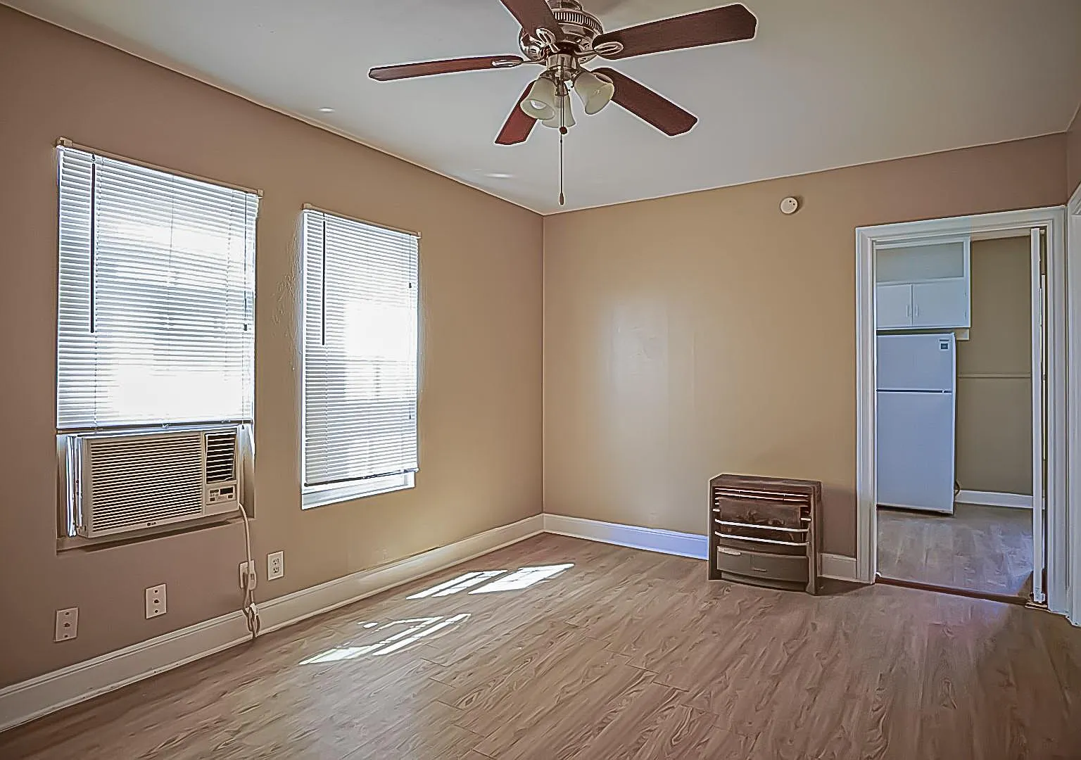 1 bed, 1.0 bath, $800 — Photo 2