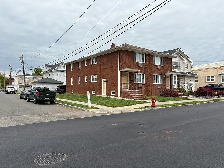 77 Heald St — Photo 2