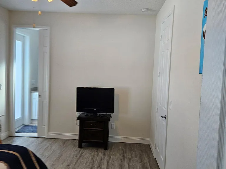 5768 NW Zenith Dr — Photo 11