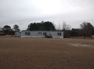 2018 Iris Dr, Hope Mills, NC 28348