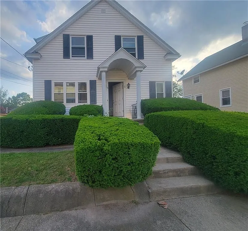 3 bed, 1.0 bath, 2103 sqft, $2,300 — Photo 1