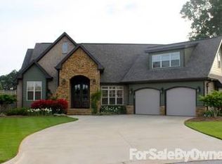 124 Stormy Dr, Muscle Shoals, AL 35661