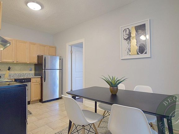 4th image of 4521 N Clarendon Ave #604
