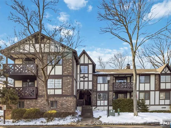 1306 Faulkner Ct, Mahwah, NJ 07430