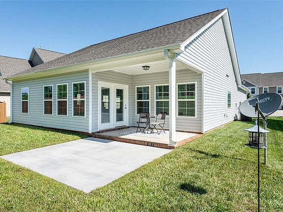 3rd image of 6 Harvest Oak Ct