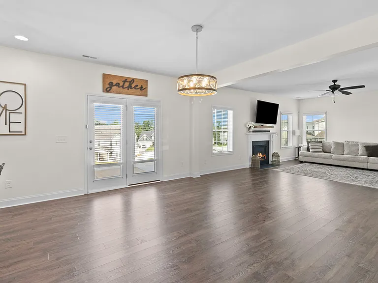 499 Bedford Dr — Photo 21
