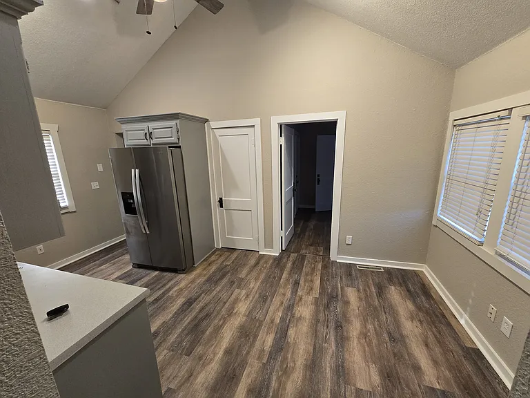 929 E Blue Ridge Blvd — Photo 19