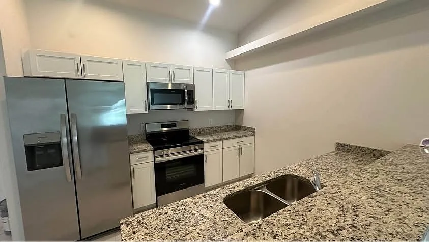 3 bedrooms / 2 bathrooms home — Photo 4