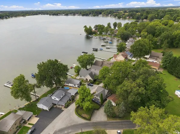 5794 S 550 E, Wolcottville, IN 46795