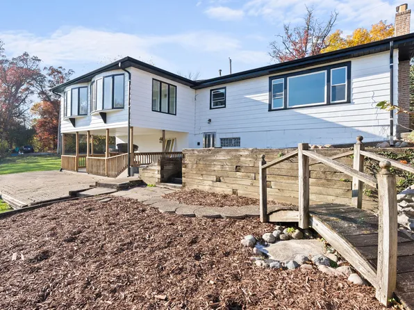 568 Lake Eliza Gtwy, Hebron, IN 46341