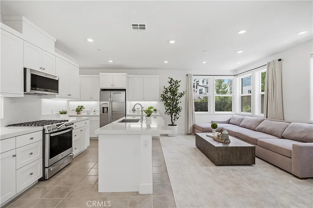 4 bed, 3.5 bath, 2132 sqft, $4,900 — Photo 4