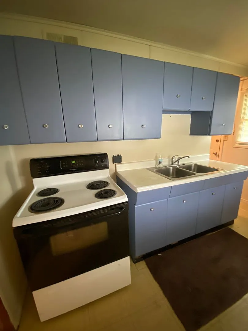3 Bedroom Ranch in Eastmoor — Photo 4