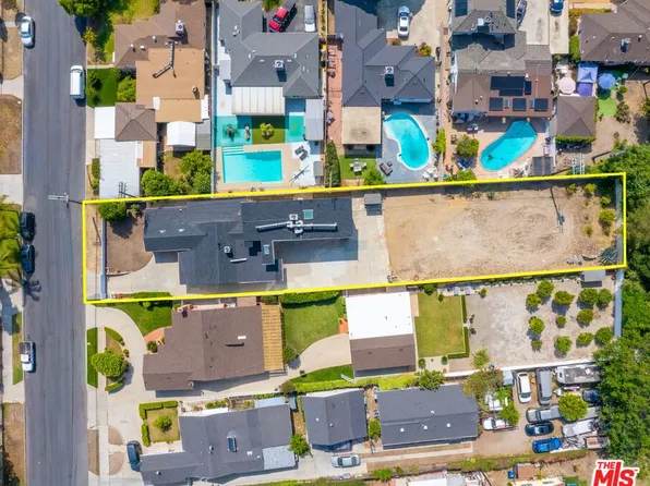 10741 Stagg St, Sun Valley, CA 91352