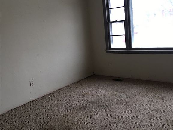 5th image of 803 W Broadway St