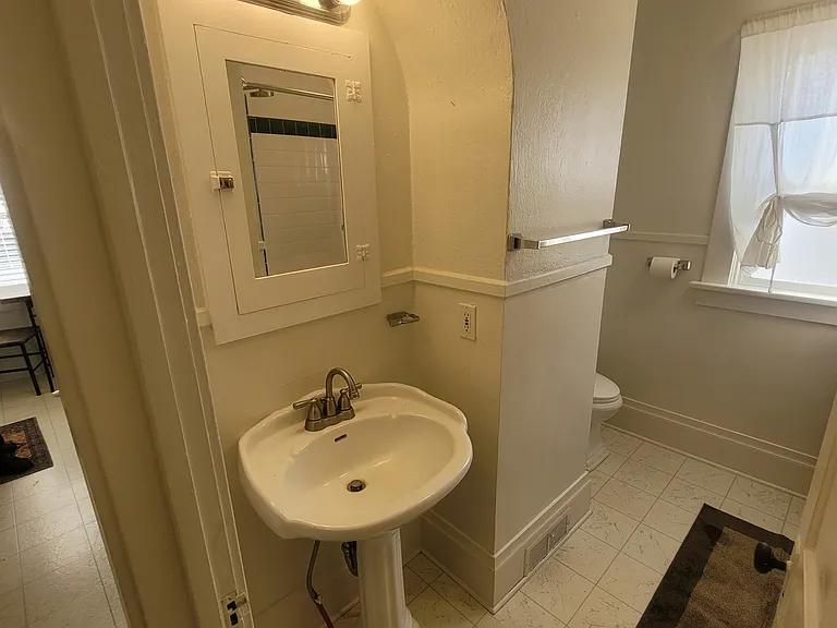 150 E Main St — Photo 22