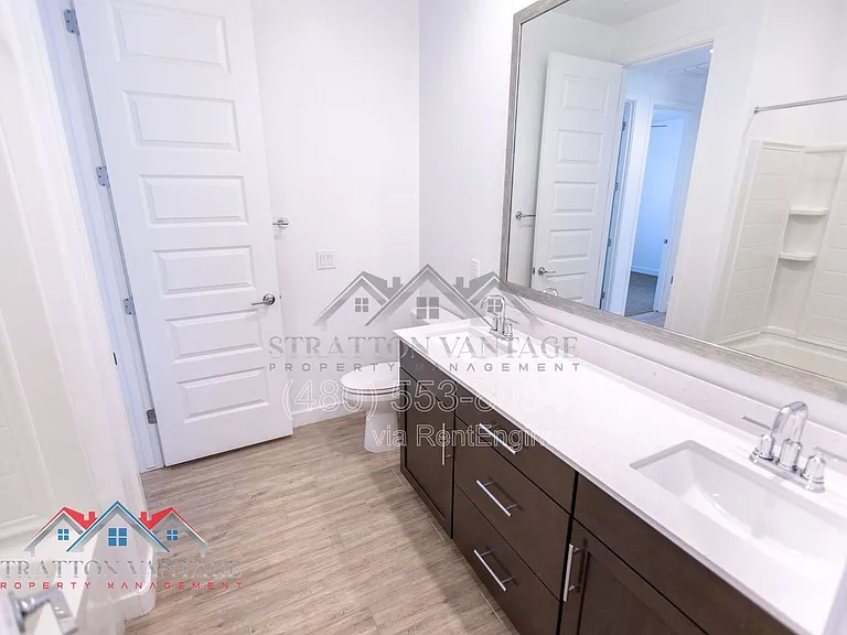 2304 E Kelly Dr — Photo 22