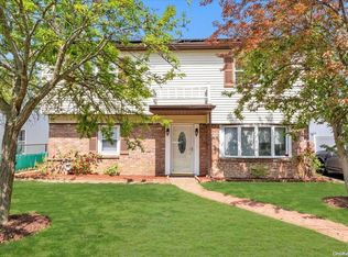 10 Bayview Ave, Valley Stream, NY 11581