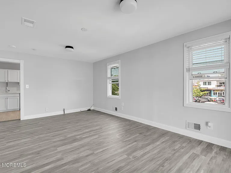 10 NE Church St — Photo 10