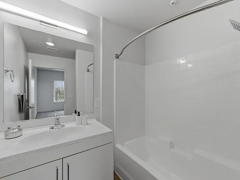 City Plaza Apartments — Photo 13