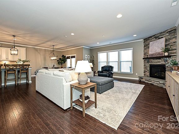 5th image of 18028 Flowering Oak Ct