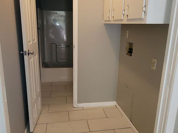 5th image of 112 W 2nd St Unit B