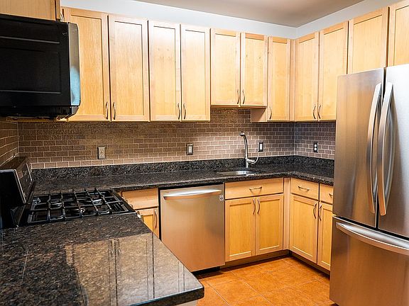 3rd image of 837 Washington Ave APT 8M
