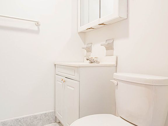 4th image of 66 Saint James Pl APT 4RR