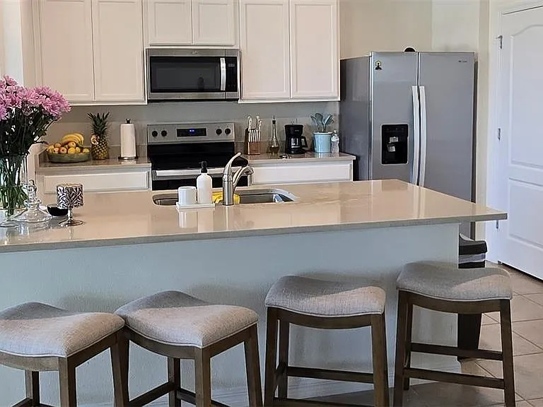 1136 Belfast Pl — Photo 2