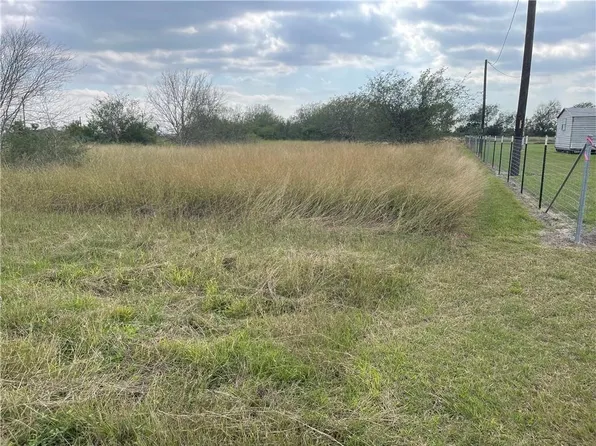 2 Jennifer Loop, Orange Grove, TX 78372