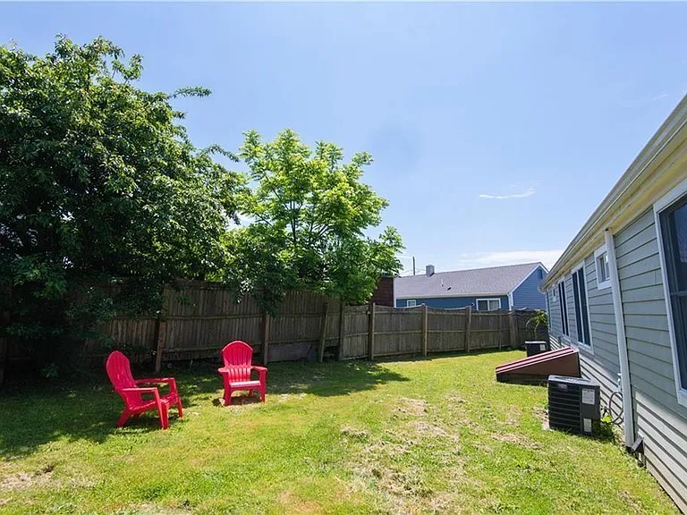 393 Aquidneck Ave — Photo 10