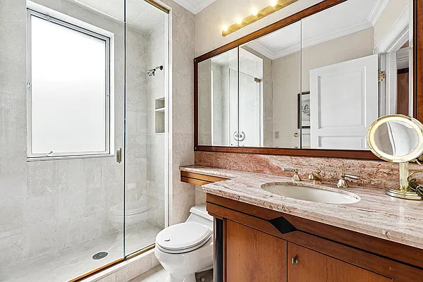 Bathroom, photo 1