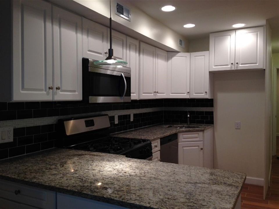 2nd image of 809 Washington St