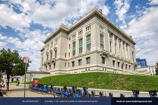 Rented by The Blueground | media 323