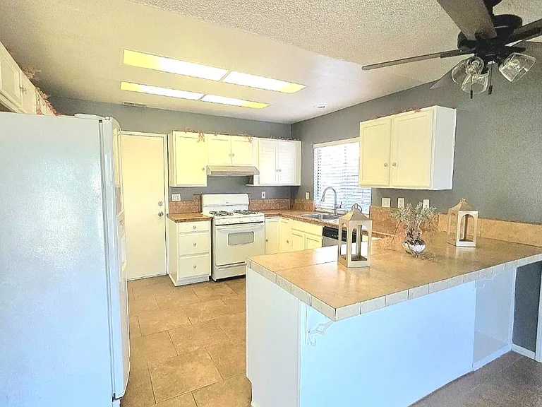 621 E Avenue J12 — Photo 5