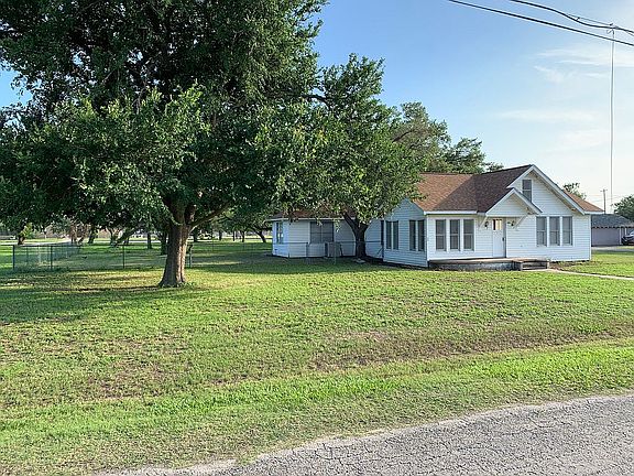 4th image of 800 Burton St