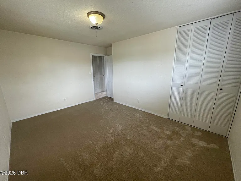 135 Kent Dr — Photo 17