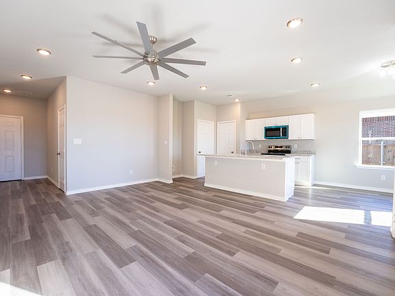 4th image of 1020 Springview Ln