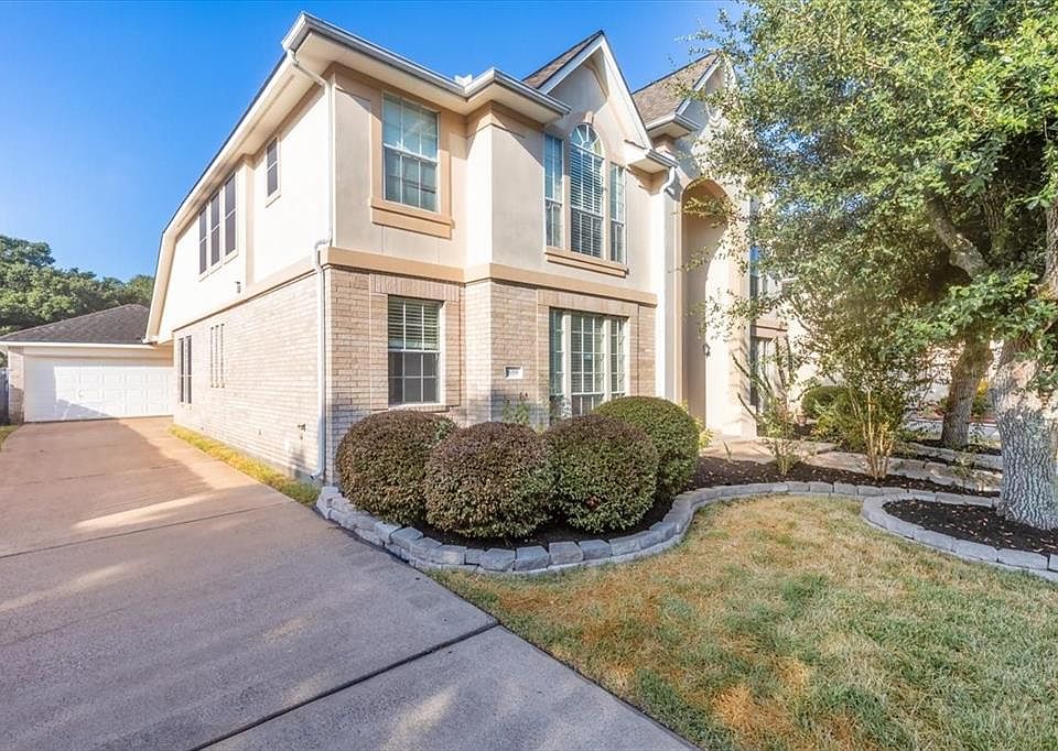 1st image of 1919 Crescent Oak Drive