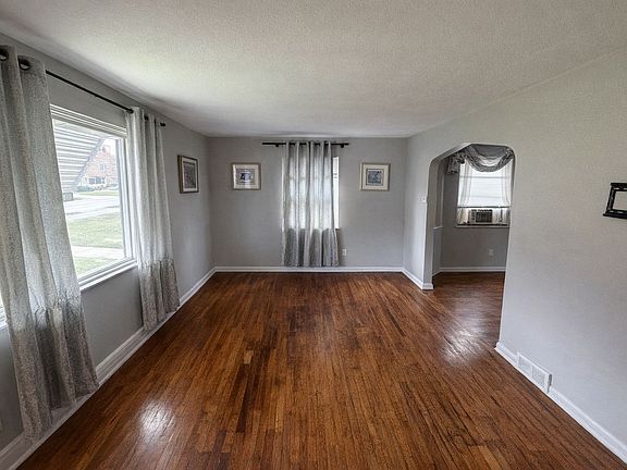 2nd image of 490 E 222nd St #1