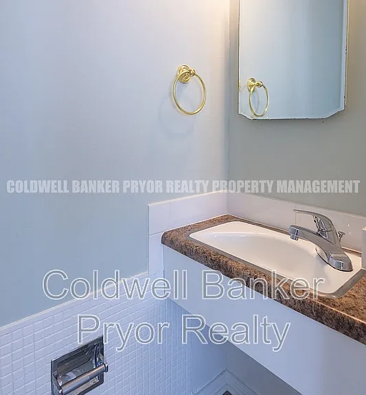 323 Walsh Rd — Photo 28