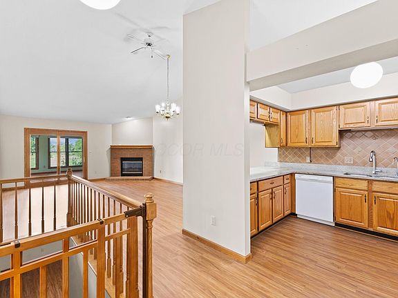 3rd image of 426 Timberview Dr