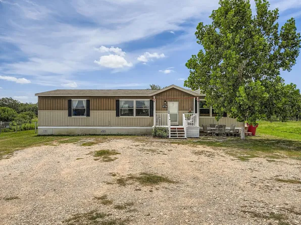 435 Still Meadow Dr, Dale, TX 78616