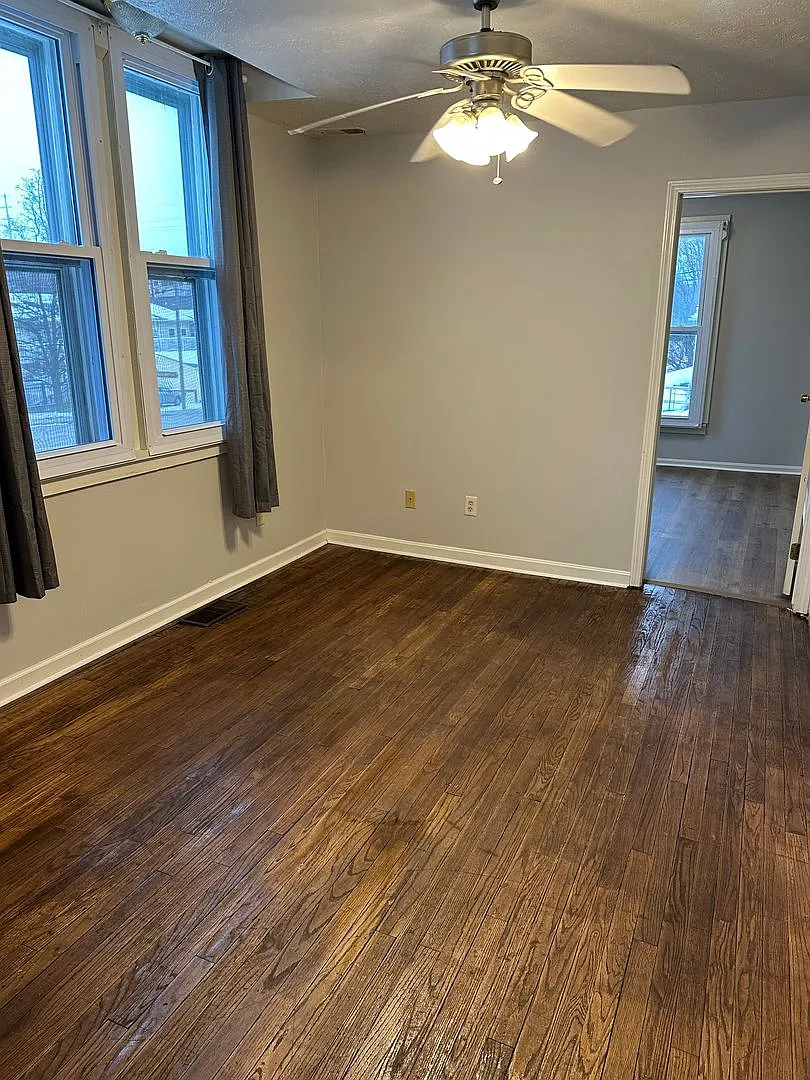 301 S Rogers St — Photo 3
