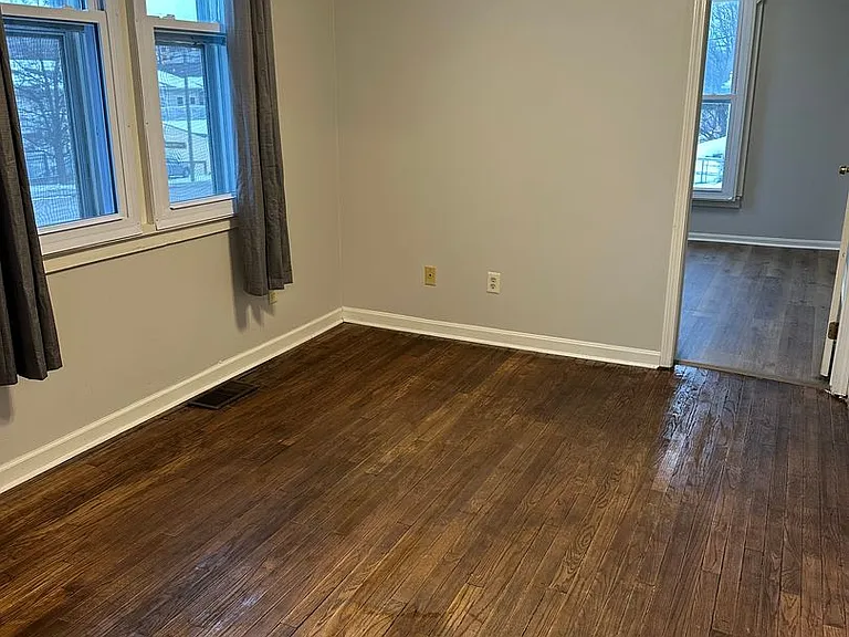 301 S Rogers St — Photo 3
