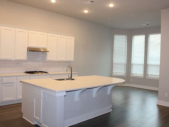 3rd image of 3104 Armstrong Ave