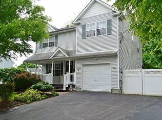 76 Indian Head Rd, Kings Park, NY 11754