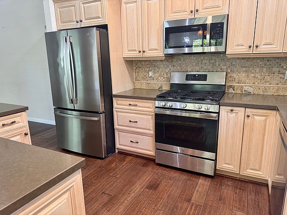5th image of 900 Farmer Ln
