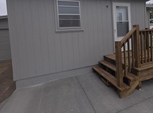319 S East St, Valley, NE 68064