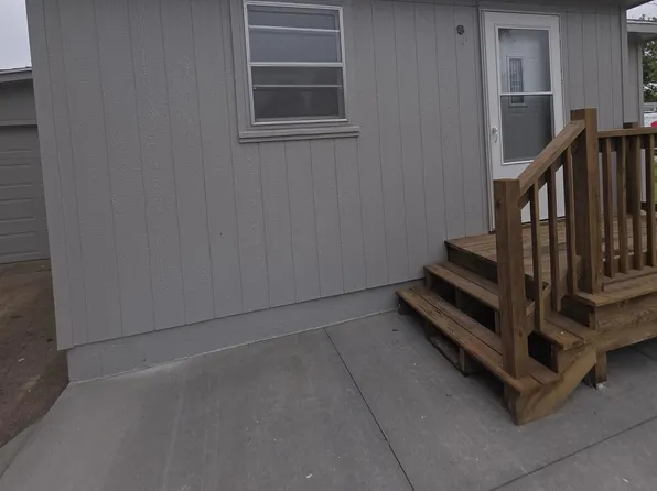 319 S East St, Valley, NE 68064